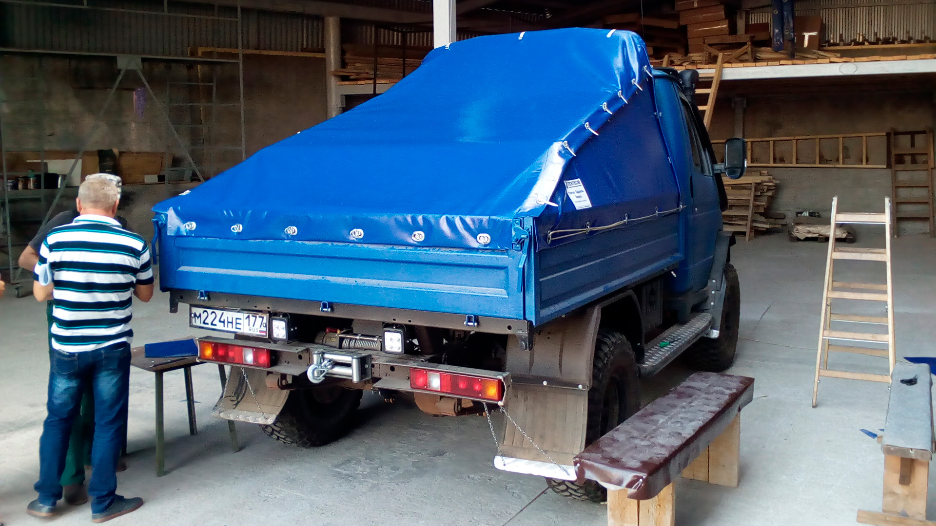 Полога из ПВХ ткани — универсальная защита для стройки, склада и производства