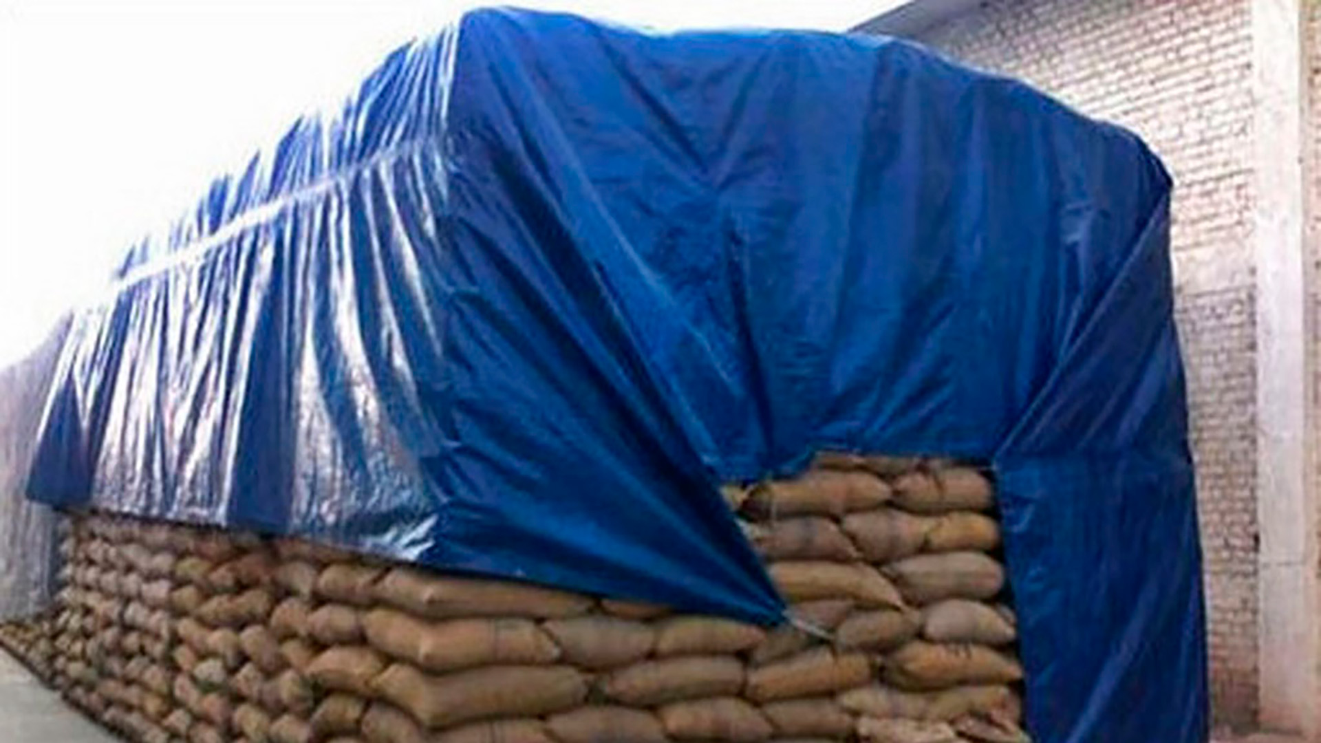 Полога из тарпаулина — универсальная защита в любых условиях