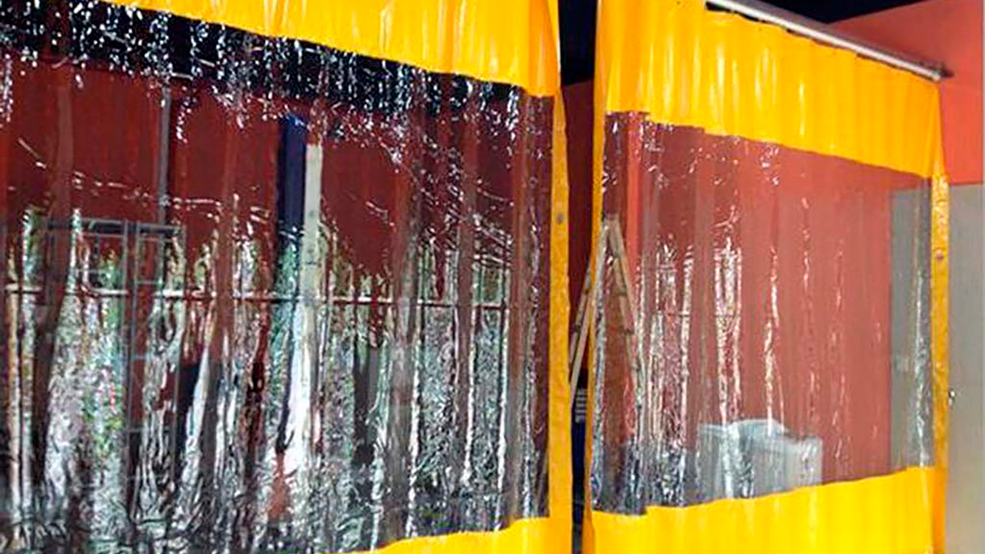 ПВХ шторы для автомоек — зонирование, защита и теплосбережение