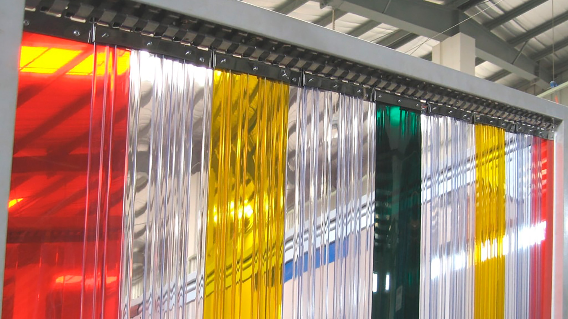 Полосовые ПВХ завесы для склада, цеха и автомойки