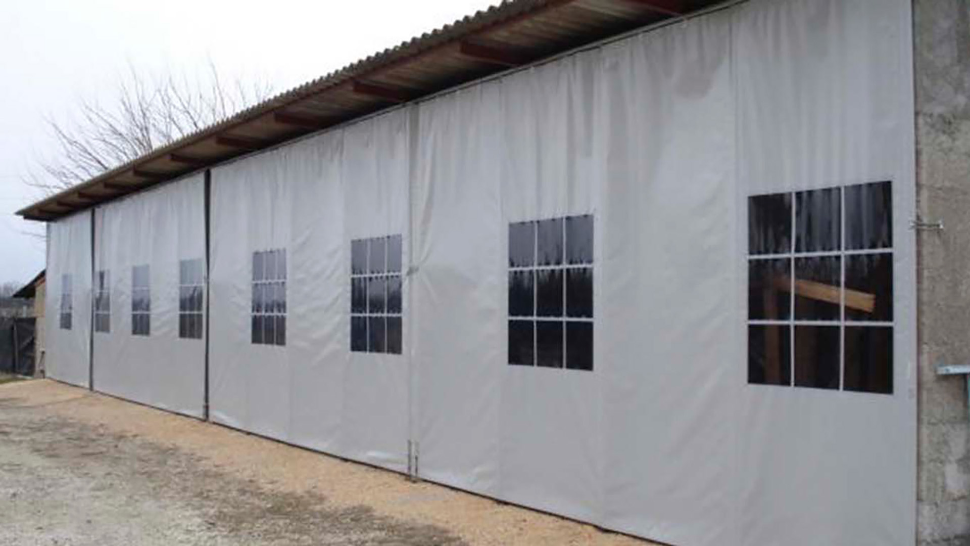 Раздвижные шторы и промышленные перегородки на заказ