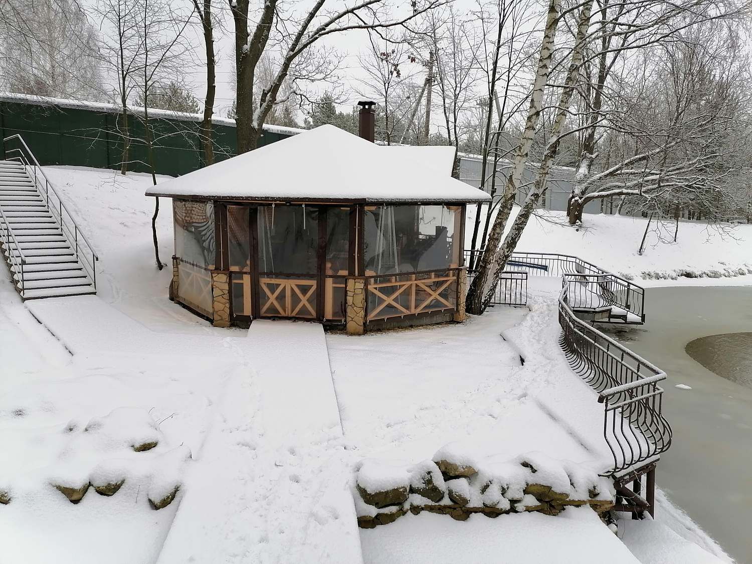 Мягкие окна - беседка