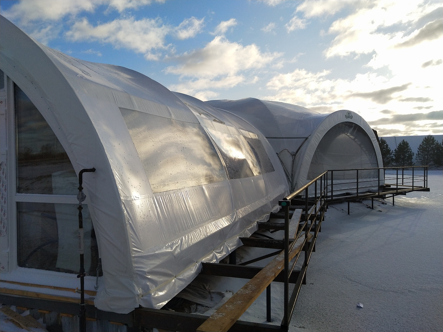 Шатёр на пруду