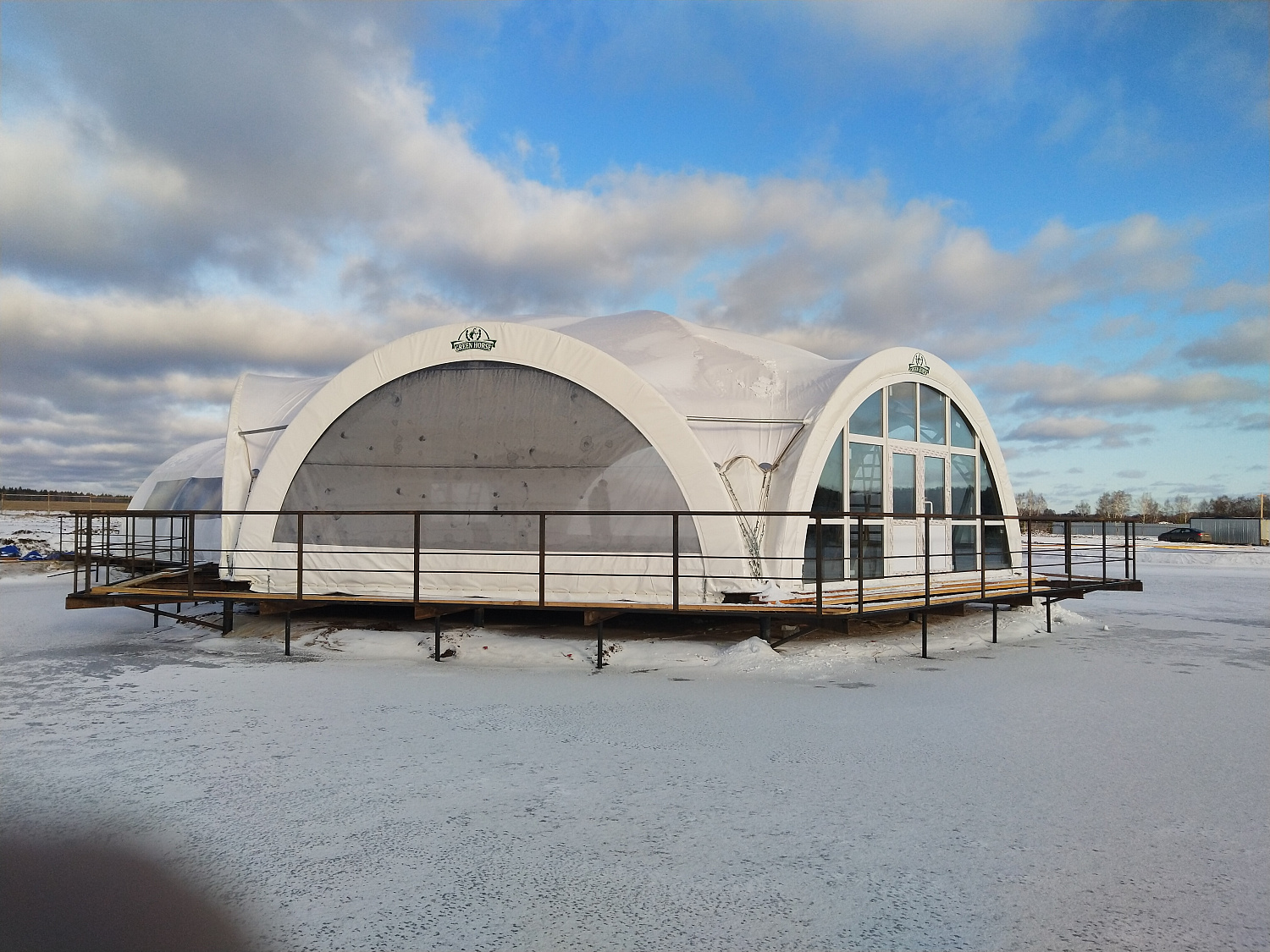 Шатёр на пруду