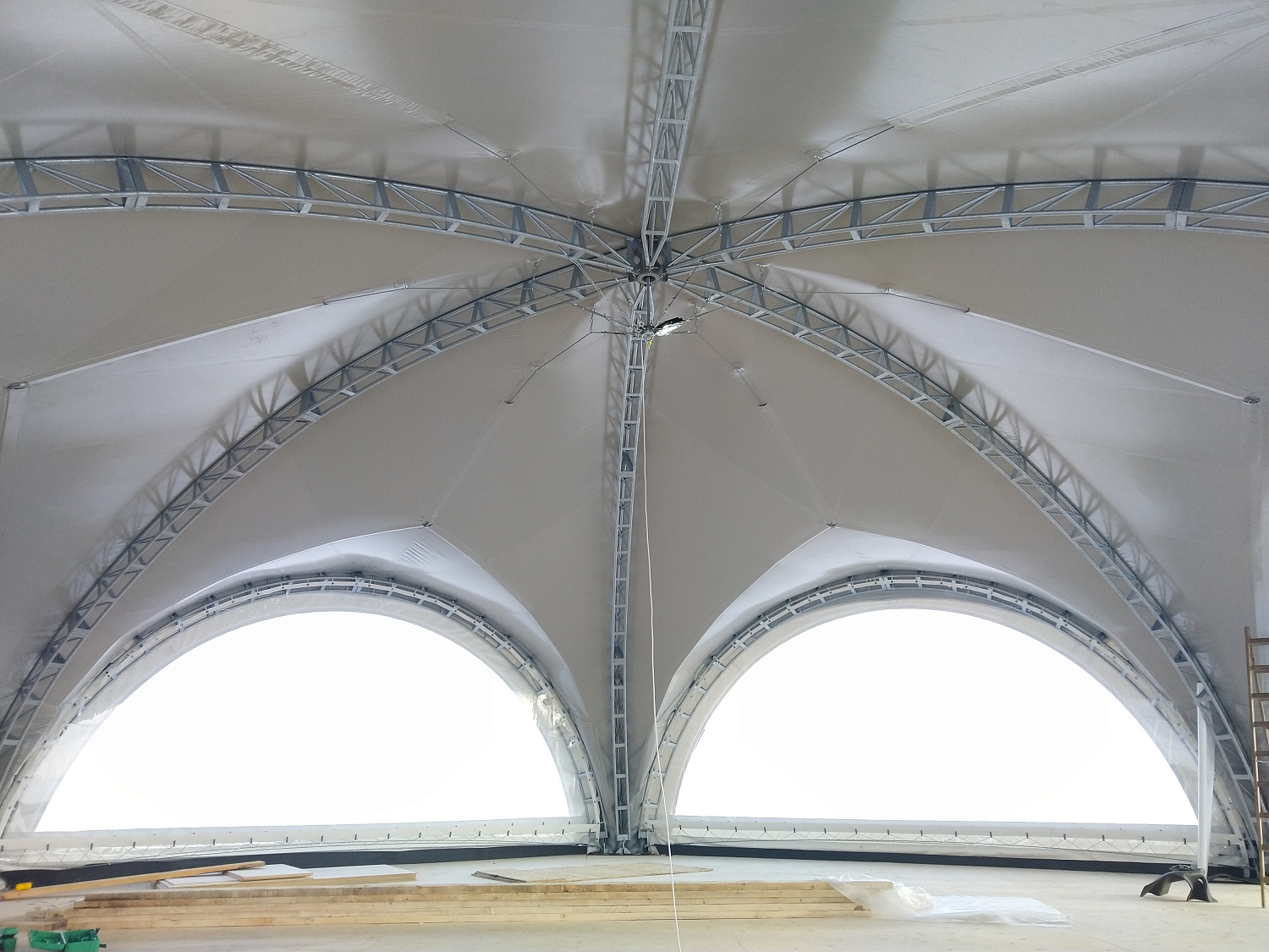 Шатёр на пруду