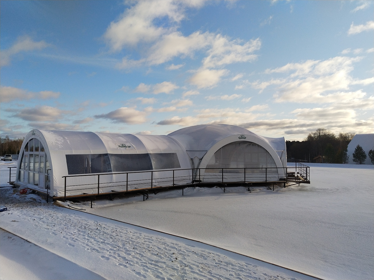 Шатёр на пруду