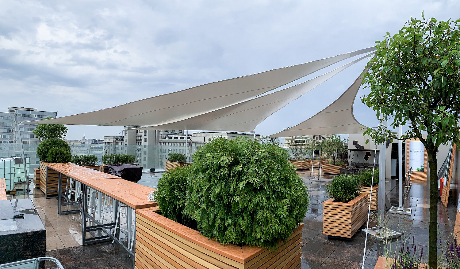 Тент «Парус» на крыше отеля RITZ