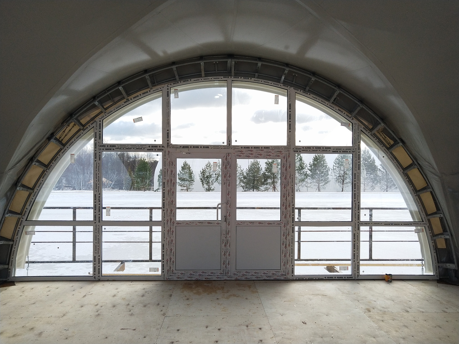 Шатёр на пруду